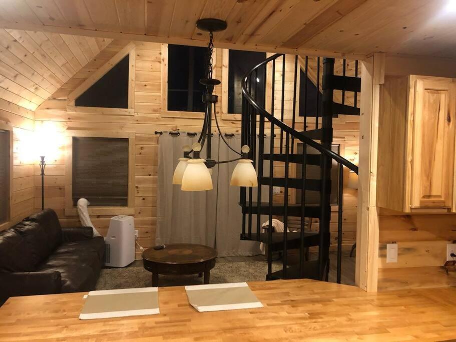 Cozy 1 Bedroom Cabin In The Heart Of Jonesborough المظهر الخارجي الصورة