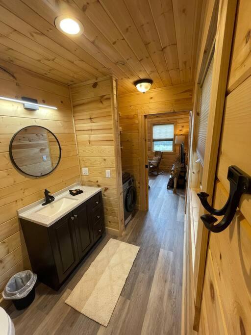 Cozy 1 Bedroom Cabin In The Heart Of Jonesborough المظهر الخارجي الصورة
